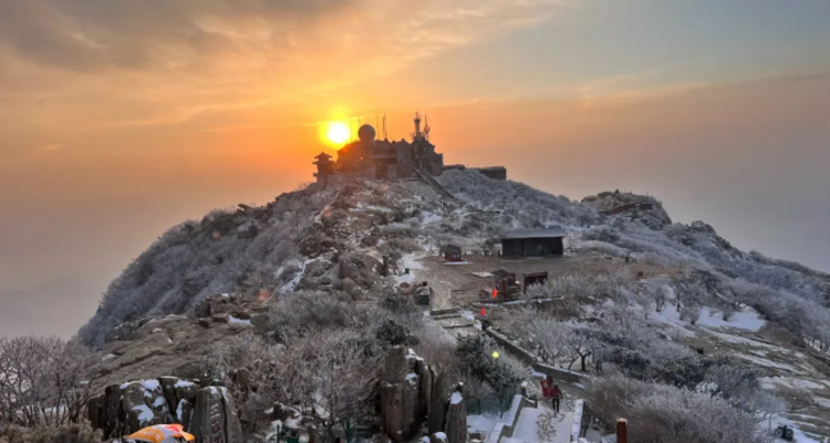 【夜爬泰山2日】难度可选丨夜爬东岳泰山+看日出观云海+闲游泉城济南