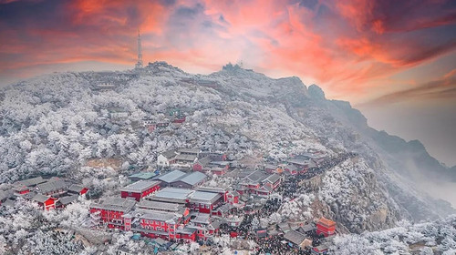 【夜爬泰山2日】难度可选丨夜爬东岳泰山+看日出观云海+闲游泉城济南