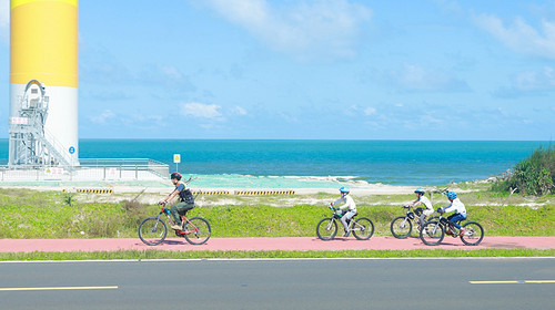 【遇见海南·东线休闲骑行5日】海南4+2骑行80公里+万亩椰林公路+热带风情乡间小路+环岛旅游海边公路+环岛赛雨林赛段+火山岩海滩游海边山钦湾+万宁冲浪+侨民家访+采摘椰子+户外骑行纯玩+2人起发