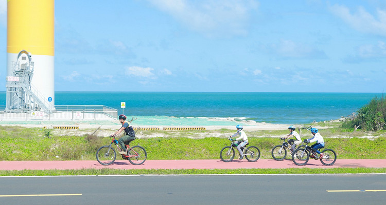 【遇见海南·东线休闲骑行5日】海南4+2骑行80公里+万亩椰林公路+热带风情乡间小路+环岛旅游海边公路+环岛赛雨林赛段+火山岩海滩游海边山钦湾+万宁冲浪+侨民家访+采摘椰子+户外骑行纯玩+2人起发