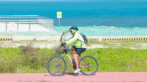【遇见海南·东线休闲骑行5日】海南4+2骑行80公里+万亩椰林公路+热带风情乡间小路+环岛旅游海边公路+环岛赛雨林赛段+火山岩海滩游海边山钦湾+万宁冲浪+侨民家访+采摘椰子+户外骑行纯玩+2人起发