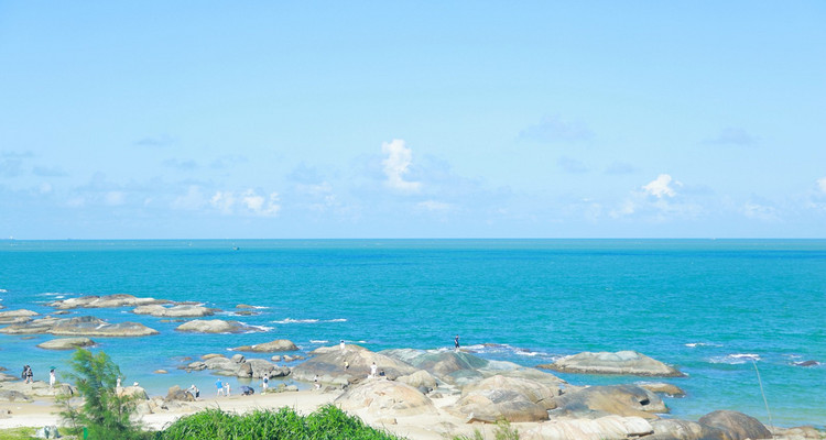 【遇见海南·东线休闲骑行5日】海南4+2骑行80公里+万亩椰林公路+热带风情乡间小路+环岛旅游海边公路+环岛赛雨林赛段+火山岩海滩游海边山钦湾+万宁冲浪+侨民家访+采摘椰子+户外骑行纯玩+2人起发