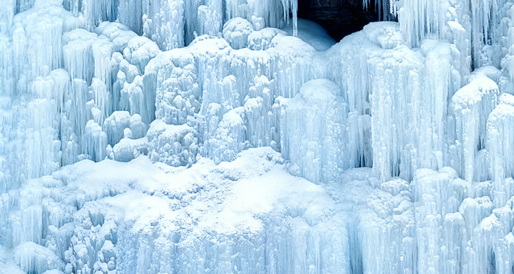 【行走河南·冰雪太行4日 】冰蘑菇洞 +通天峡谷+石板岩古村落+中华雪松+太行冰挂圣诞树+徒步33公里+4日休闲游