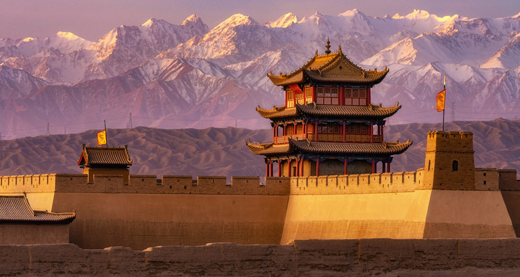 【遇见西北 · 河西四郡6日】乌鞘岭+天梯山石窟+雷台汉墓+张掖七彩丹霞+嘉峪关长城+大地之子+榆林窟+《又见敦煌》沉浸式演出+莫高窟+鸣沙山月牙泉+沙洲夜市+8人小车团&2-8人小包团