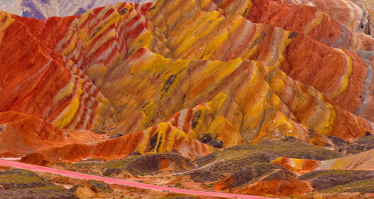 【遇见西北 · 河西四郡6日】乌鞘岭+天梯山石窟+雷台汉墓+张掖七彩丹霞+嘉峪关长城+大地之子+榆林窟+《又见敦煌》沉浸式演出+莫高窟+鸣沙山月牙泉+沙洲夜市+8人小车团&2-8人小包团