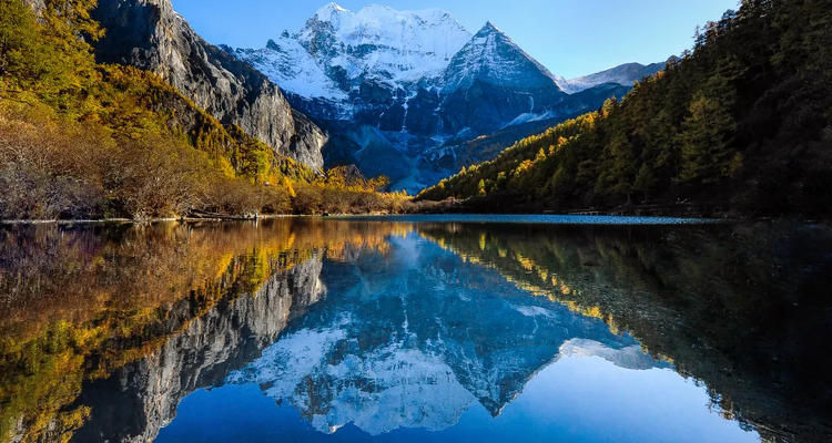 【又见云南·泸亚环线5日】香格里拉+稻城亚丁+泸沽湖+丽江+无底湖5天4晚经典环线+8人精品小团