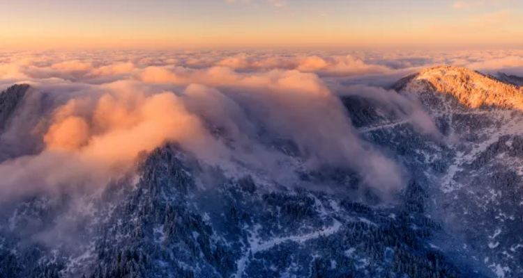 【南方雪国·地道神农4日】宜昌+神农坛+神农顶+木鱼镇+国际滑雪场+官门山+天生桥+宜昌解散+感受冬季神农架银装素裹的仙境画卷+4天3晚+8人精品团+2-8人私家团