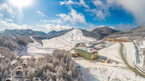 【南方雪国·地道神农4日】宜昌+神农坛+神农顶+木鱼镇+国际滑雪场+官门山+天生桥+宜昌解散+感受冬季神农架银装素裹的仙境画卷+4天3晚+8人精品团+2-8人私家团