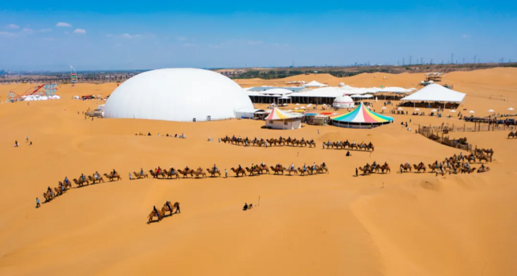 【初见内蒙·畅游沙漠3日】库布齐07沙漠公路+越野车深度穿越+畅玩响沙湾+光伏森林+特色骆驼宴+美岱召+内蒙古博物院+38人舒适团