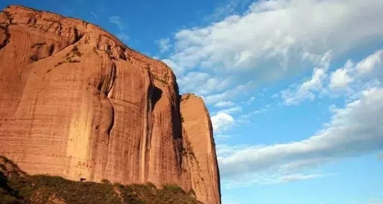 【北京一周一山·承德丹霞】国家级丹霞地质奇观+闯入地球的调色盘+打卡亿万年形成的"天门之眼”~