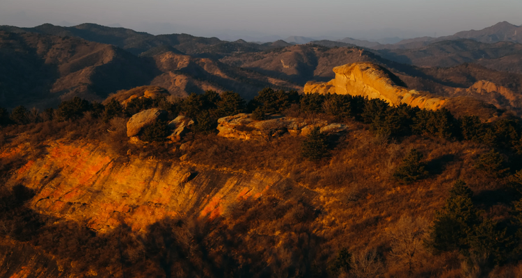【北京一周一山·承德丹霞】国家级丹霞地质奇观+闯入地球的调色盘+打卡亿万年形成的"天门之眼”~