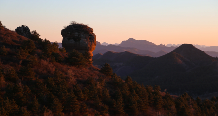 【北京一周一山·承德丹霞】国家级丹霞地质奇观+闯入地球的调色盘+打卡亿万年形成的"天门之眼”~