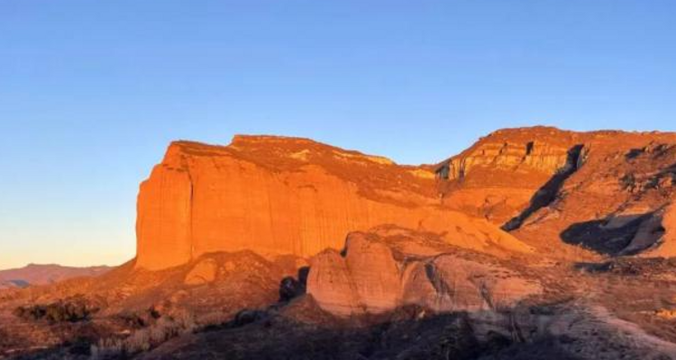 【北京一周一山·承德丹霞】国家级丹霞地质奇观+闯入地球的调色盘+打卡亿万年形成的"天门之眼”~