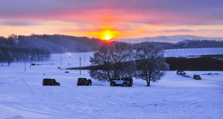 【遇见乌兰布统冬·亲子营5日】北京+塞罕坝林海穿越+游牧部落牧民家访+乌兰布统越野穿越+雪原狩猎+雪地火锅+冬捕+冰雪运动会+古北水镇+司马台长城+28人品质亲子团