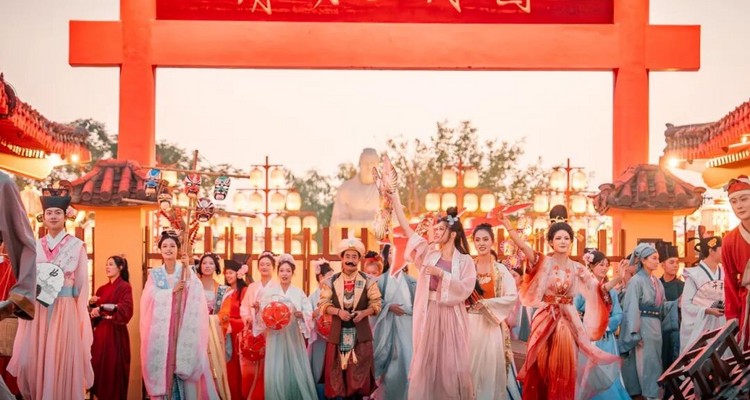 【寻迹中原·全景河南5日】春节特辑丨开封万岁山武侠城+清明上河园+洛阳龙门石窟+老君山+白马寺+国家地理封面宝泉+殷墟博物馆+探寻中原文化+深度纯玩畅游