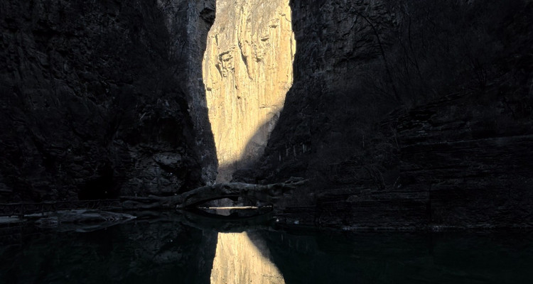 【行走河南·冰雪太行5日】春节特辑丨登高祈福徒步33公里+冰蘑菇洞 +通天峡谷+石板岩古村落+中华雪松+太行冰挂圣诞树+殷墟博物院