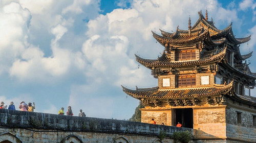 【云南千山花海·滇东南7日】昆明+圆通山樱花+抚仙湖+建水古城+坝达梯田+多依树观日出+阿者科蘑菇屋+爱春蓝梯田+碧色寨+普者黑+坝美+罗平油菜花+金鸡峰日出+九龙瀑布+弥勒东风韵+7天6晚休闲游+2-8人小包团&8人小车团