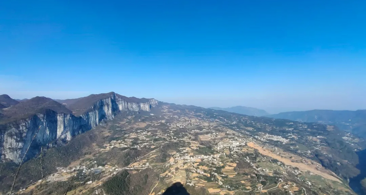 【地道恩施·徒步秘境4日】28KM轻徒步+绝壁朝东岩+百年古桥+秘境溶洞穿越土家摔碗酒+篝火晚会·摆手舞+峡谷烟花秀+4-16人精品团 +梯玛古道 4日之旅