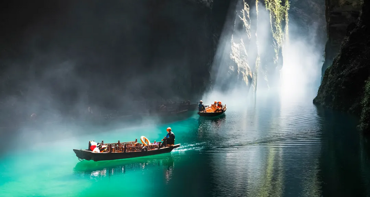 【地道恩施 · 山水秘境5日】恩施大峡谷+屏山峡谷+宣恩夜景+腾龙洞+鹿苑坪+女儿城+ 硒都人文 5日之旅2-8人VIP小团