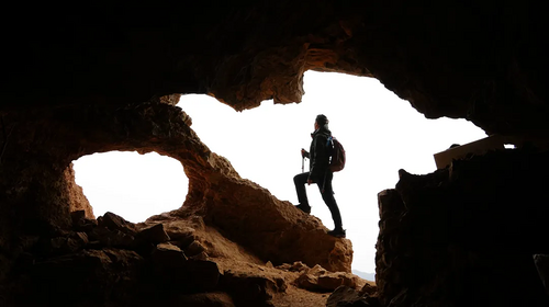 【地道恩施·徒步秘境4日】28KM轻徒步+绝壁朝东岩+百年古桥+秘境溶洞穿越土家摔碗酒+篝火晚会·摆手舞+峡谷烟花秀+4-16人精品团 +梯玛古道 4日之旅