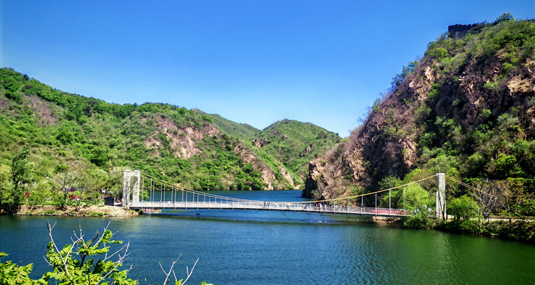 【北京一周一山·黄花城水长城】北京踏青好去处：春季限定的水长城，山花烂漫，融青山、碧水、长城于一体，颇有一番塞外景、江南风的韵味~