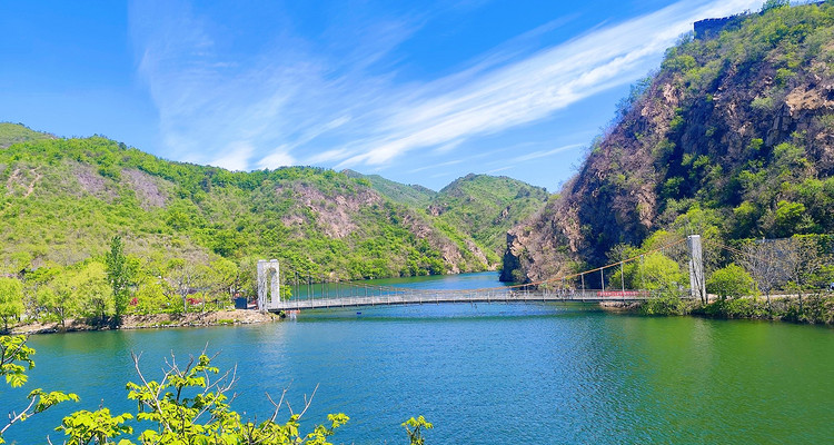 【北京一周一山·黄花城水长城】北京踏青好去处：春季限定的水长城，山花烂漫，融青山、碧水、长城于一体，颇有一番塞外景、江南风的韵味~