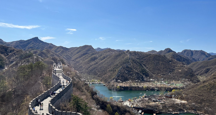 【北京一周一山·黄花城水长城】北京踏青好去处：春季限定的水长城，山花烂漫，融青山、碧水、长城于一体，颇有一番塞外景、江南风的韵味~