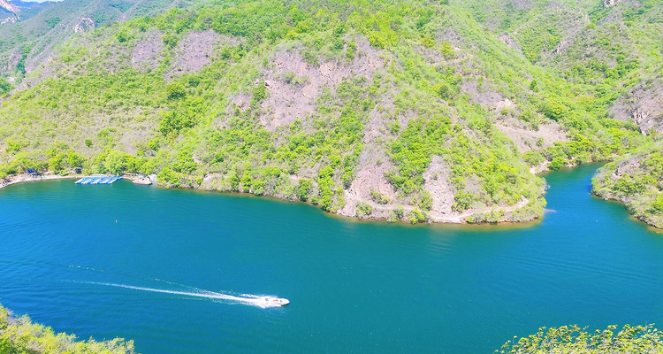 【北京一周一山·黄花城水长城】北京踏青好去处：春季限定的水长城，山花烂漫，融青山、碧水、长城于一体，颇有一番塞外景、江南风的韵味~