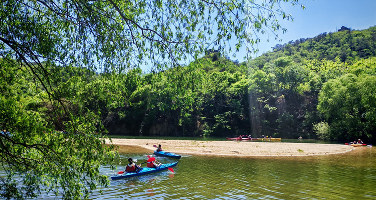 【北京一周一山·黄花城水长城】北京踏青好去处：春季限定的水长城，山花烂漫，融青山、碧水、长城于一体，颇有一番塞外景、江南风的韵味~