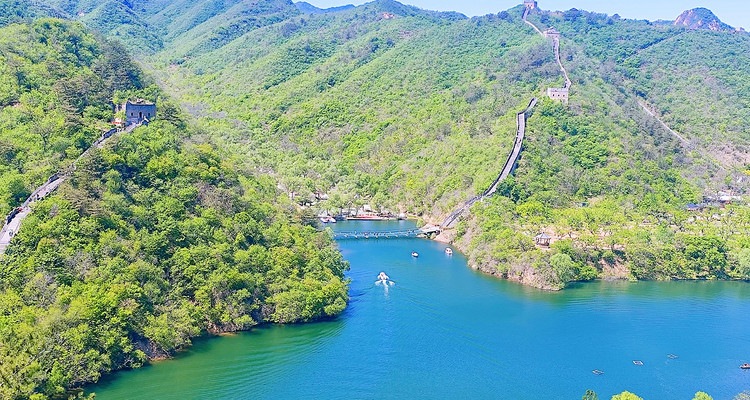 【北京一周一山·黄花城水长城】北京踏青好去处：春季限定的水长城，山花烂漫，融青山、碧水、长城于一体，颇有一番塞外景、江南风的韵味~