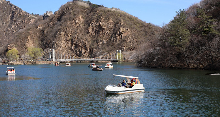 【北京一周一山·黄花城水长城】北京踏青好去处：春季限定的水长城，山花烂漫，融青山、碧水、长城于一体，颇有一番塞外景、江南风的韵味~