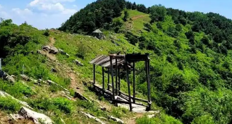 【北京一周一山·娘娘顶】京郊春日徒步之旅：探寻娘娘顶传说与翠屏湖美景+探索山野的无限魅力