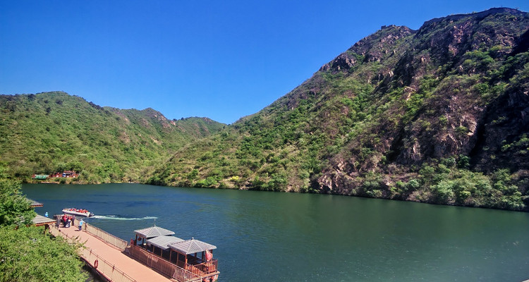 【北京一周一山·黄花城水长城】北京踏青好去处：春季限定的水长城，山花烂漫，融青山、碧水、长城于一体，颇有一番塞外景、江南风的韵味~