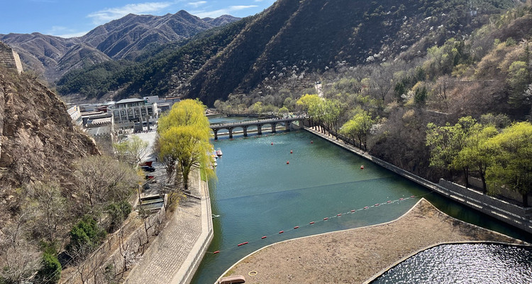 【北京一周一山·黄花城水长城】北京踏青好去处：春季限定的水长城，山花烂漫，融青山、碧水、长城于一体，颇有一番塞外景、江南风的韵味~