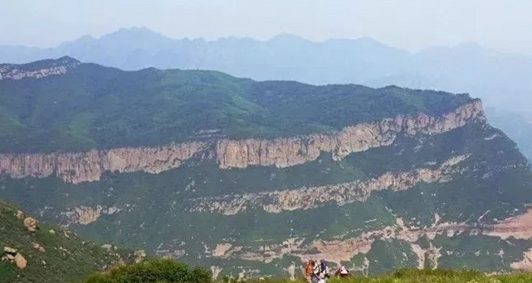 【北京一周一山·赤壁丹霞】徒步张家口后城丹霞赤壁，探访北方第一丹霞