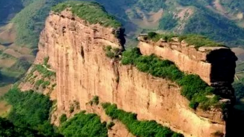 【北京一周一山·夹墙沟-天桥山】早鸟优惠来袭丨承德双山穿越：国家级丹霞地质奇观与春日的邂逅~