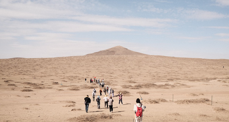 【行走内蒙·火山戈壁徒步3日】10KM乌兰哈达火山草原徒步+12KM大红山丹霞戈壁徒步+二连浩特中蒙国门+草原阿那亚涝利海8KM环湖徒步+38人舒适团