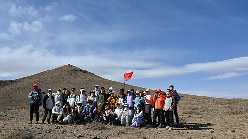 【行走内蒙·火山戈壁徒步3日】10KM乌兰哈达火山草原徒步+12KM大红山丹霞戈壁徒步+二连浩特中蒙国门+草原阿那亚涝利海8KM环湖徒步+38人舒适团