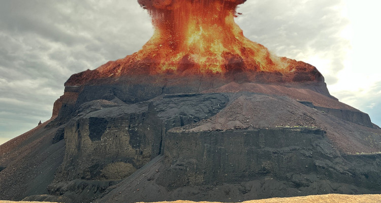 【行走内蒙·火山戈壁徒步3日】10KM乌兰哈达火山草原徒步+12KM大红山丹霞戈壁徒步+二连浩特中蒙国门+草原阿那亚涝利海8KM环湖徒步+38人舒适团