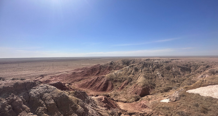 【行走内蒙·火山戈壁徒步3日】10KM乌兰哈达火山草原徒步+12KM大红山丹霞戈壁徒步+二连浩特中蒙国门+草原阿那亚涝利海8KM环湖徒步+38人舒适团