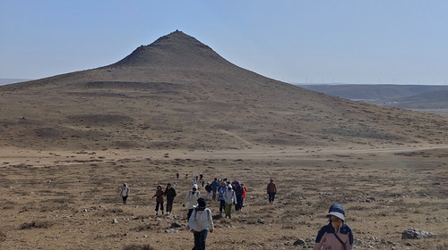 【行走内蒙·火山戈壁徒步3日】10KM乌兰哈达火山草原徒步+12KM大红山丹霞戈壁徒步+二连浩特中蒙国门+草原阿那亚涝利海8KM环湖徒步+38人舒适团
