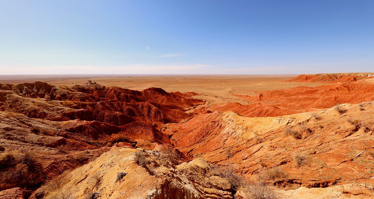 【行走内蒙·火山戈壁徒步3日】10KM乌兰哈达火山草原徒步+12KM大红山丹霞戈壁徒步+二连浩特中蒙国门+草原阿那亚涝利海8KM环湖徒步+38人舒适团