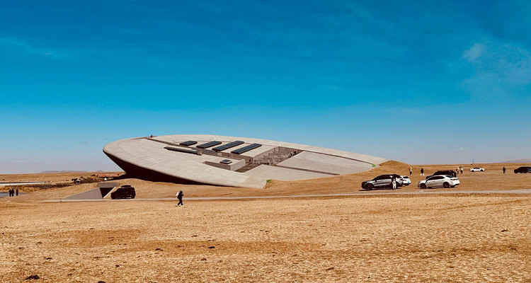 【行走内蒙·火山戈壁徒步3日】10KM乌兰哈达火山草原徒步+12KM大红山丹霞戈壁徒步+二连浩特中蒙国门+草原阿那亚涝利海8KM环湖徒步+38人舒适团