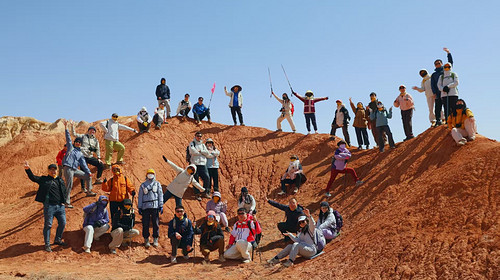 【行走内蒙·火山戈壁徒步3日】10KM乌兰哈达火山草原徒步+12KM大红山丹霞戈壁徒步+二连浩特中蒙国门+草原阿那亚涝利海8KM环湖徒步+38人舒适团