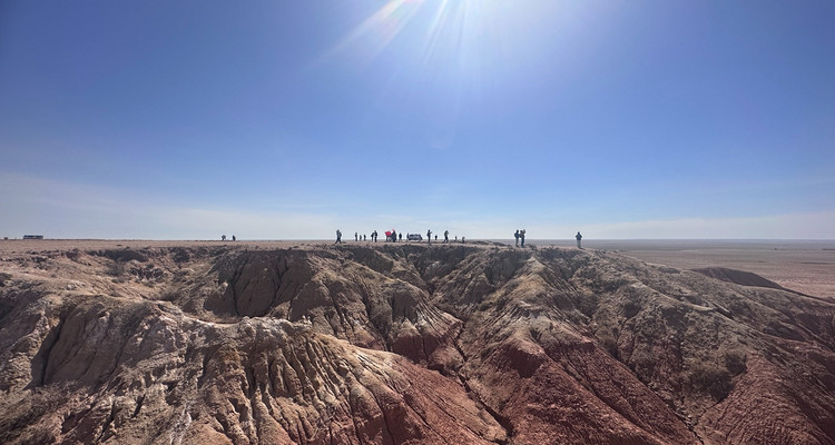 【行走内蒙·火山戈壁徒步3日】10KM乌兰哈达火山草原徒步+12KM大红山丹霞戈壁徒步+二连浩特中蒙国门+草原阿那亚涝利海8KM环湖徒步+38人舒适团