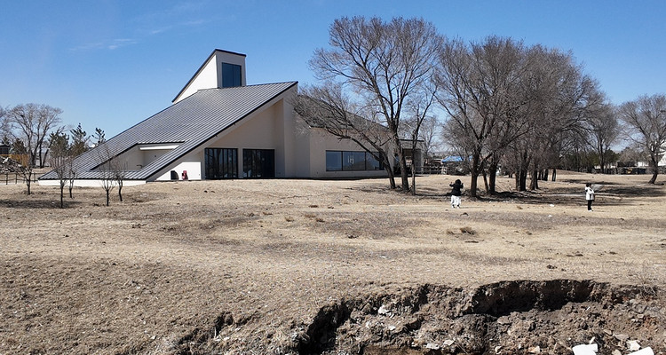 【行走内蒙·火山戈壁徒步3日】10KM乌兰哈达火山草原徒步+12KM大红山丹霞戈壁徒步+二连浩特中蒙国门+草原阿那亚涝利海8KM环湖徒步+38人舒适团