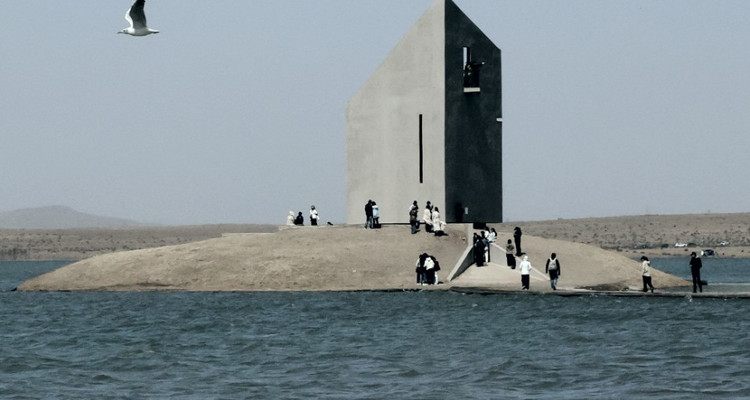 【行走内蒙·火山戈壁徒步3日】10KM乌兰哈达火山草原徒步+12KM大红山丹霞戈壁徒步+二连浩特中蒙国门+草原阿那亚涝利海8KM环湖徒步+38人舒适团