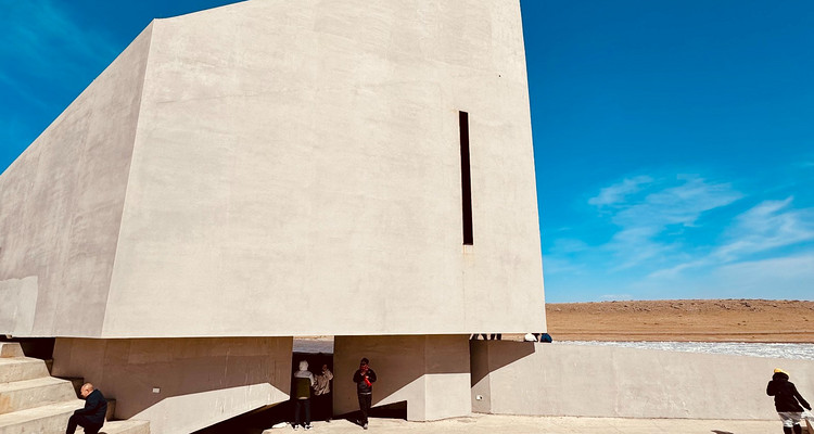 【行走内蒙·火山戈壁徒步3日】10KM乌兰哈达火山草原徒步+12KM大红山丹霞戈壁徒步+二连浩特中蒙国门+草原阿那亚涝利海8KM环湖徒步+38人舒适团