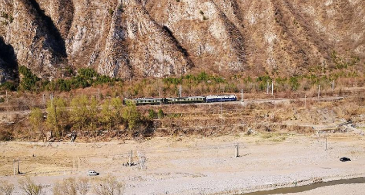 【北京一周一山·石佛岭古道】门头沟石佛岭“空中栈道”赏花徒步：古道、断崖、古村与春日盛景~
