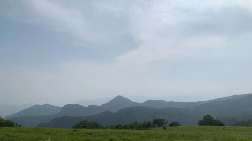 【北京一周一山·黄草梁】京西古道上的高山驿站：黄草梁徒步穿越‌丨高山草甸金辉染，古道长城岁月痕~